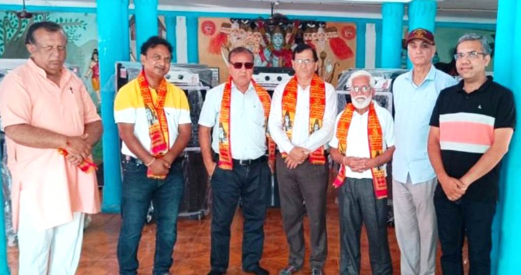 गीता गोपाल संस्था ने राम बाग सुधार सभा को कूलर और फ्रीजर दान किए